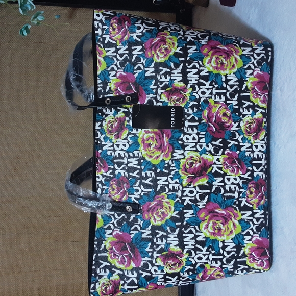 Torrid Betsey Johnson Tote New York Floral - Picture 6 of 6